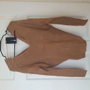 Fashion nova sweater size small in a pretty brown color, adorable back detail